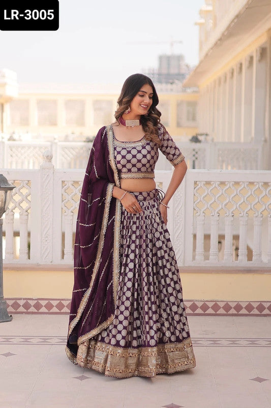 Jolie Lehenga Rouge et Doré Luxury