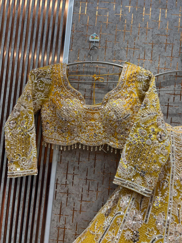 Magnifique Lehenga Luxury Jaune