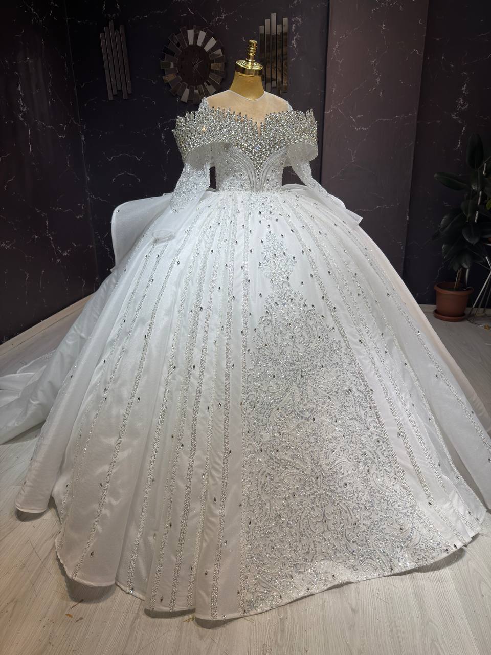 Robe de Mariée Princesse Luxury, Strass, Perles, Paillettes, Manches Longues