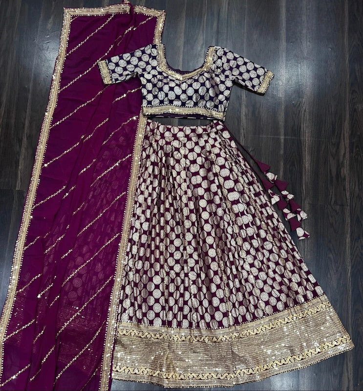 Jolie Lehenga Rouge et Doré Luxury