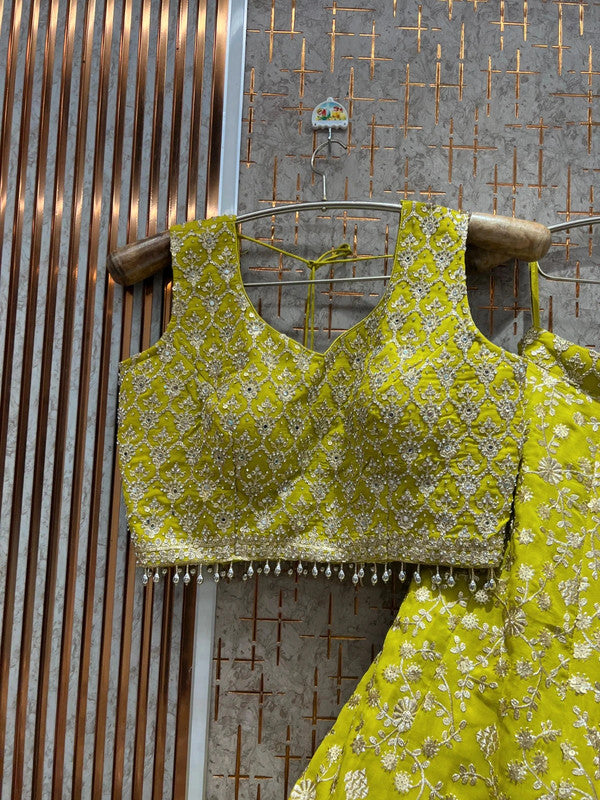 Magnifique Lehenga Luxury Jaune