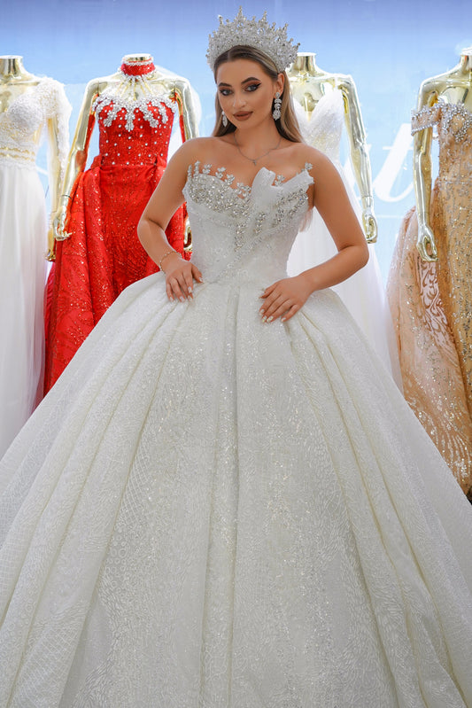 Magnifique Robe de Mariée Princesse Luxury Bustier, Col Coeur en Strass avec Traîne