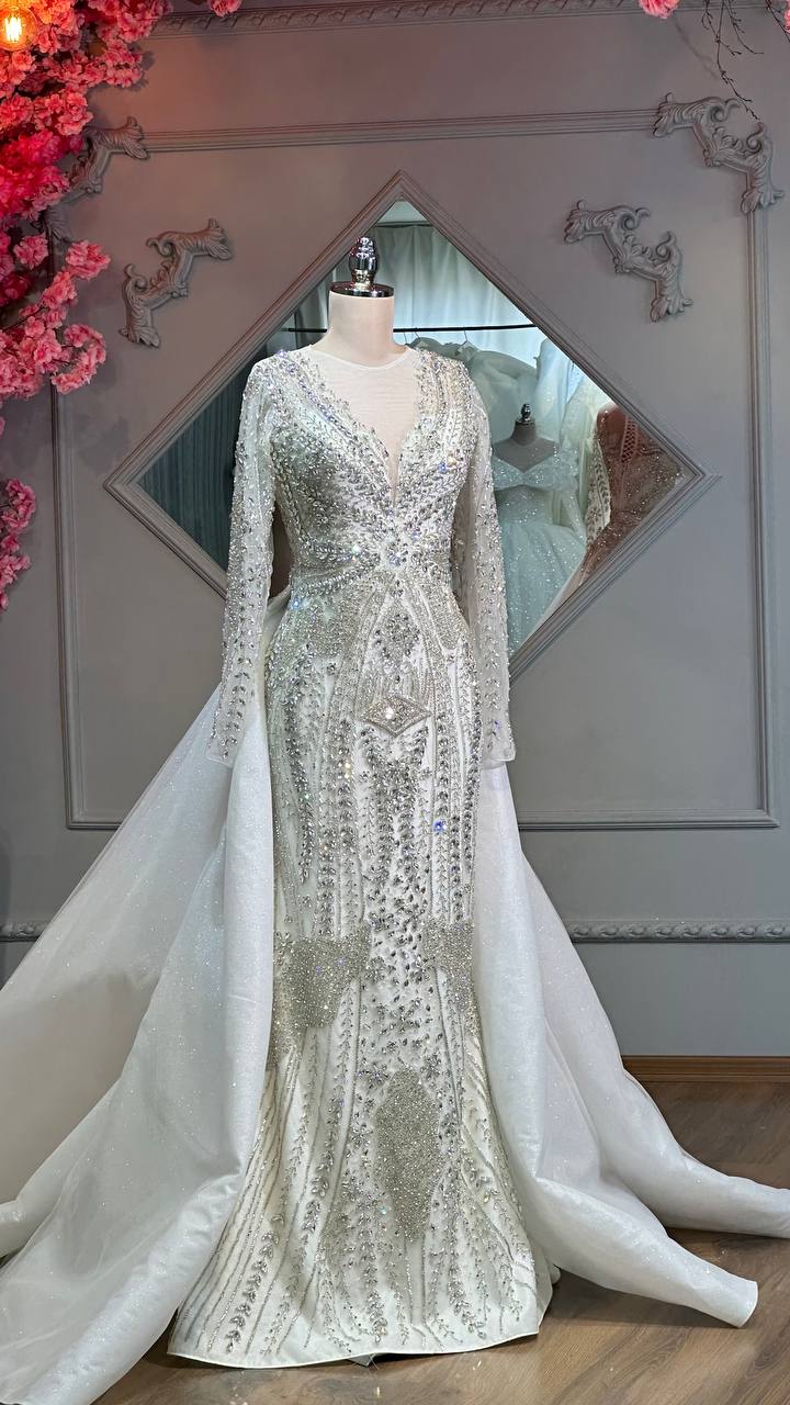 Magnifique Robe de Mariée Sirène Luxury avec Traîne, Strass, Manches Longues, Col Coeur