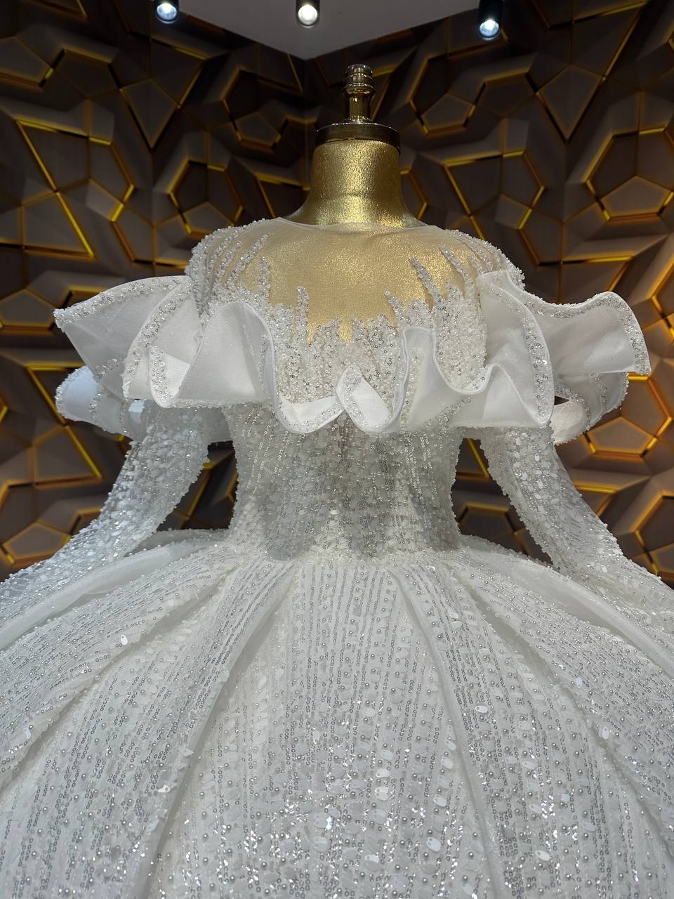 Robe de Mariée Princesse Luxury, Manches Longues, Col Coeur avec Traîne