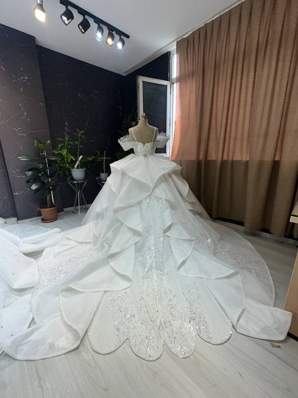 Robe de Mariée Princesse Luxury, Strass, Perles, Paillettes, Manches Longues