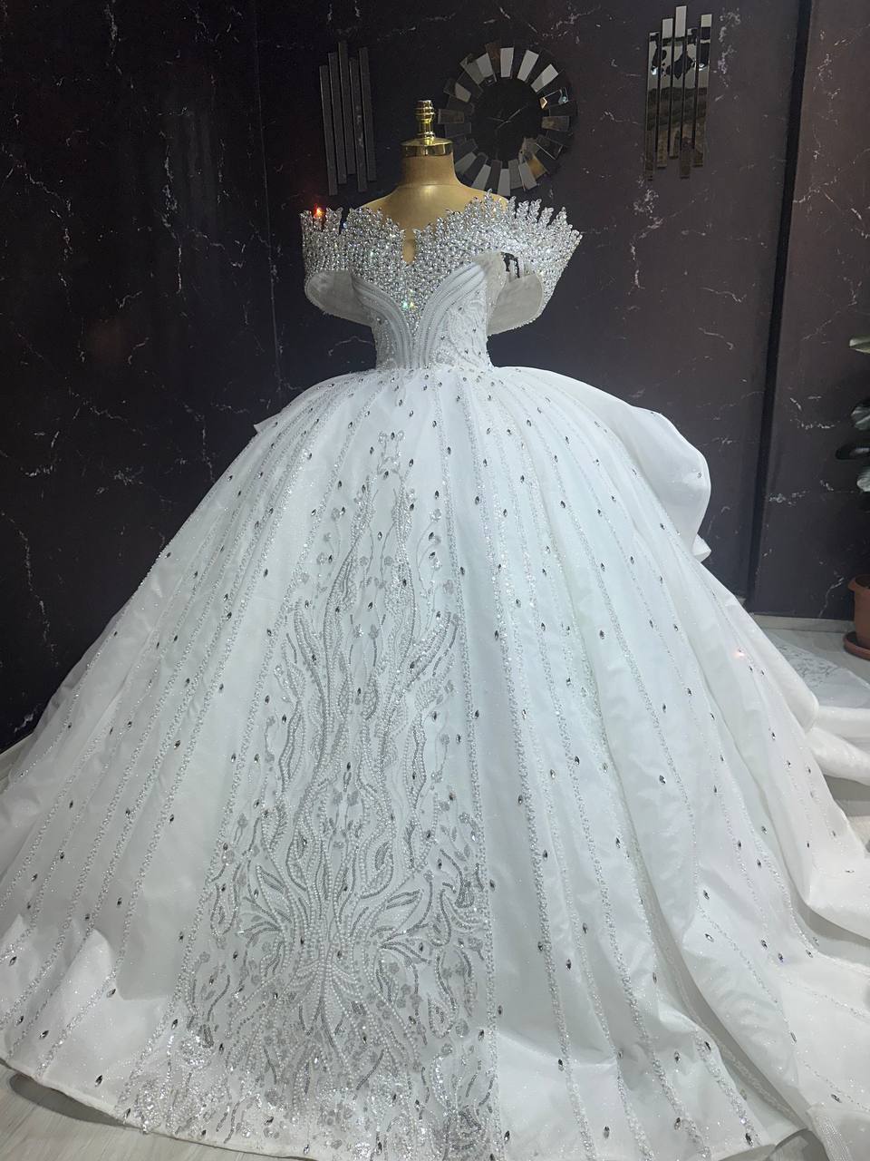 Robe de Mariée Princesse Luxury, Strass, Perles, Paillettes, Manches Longues