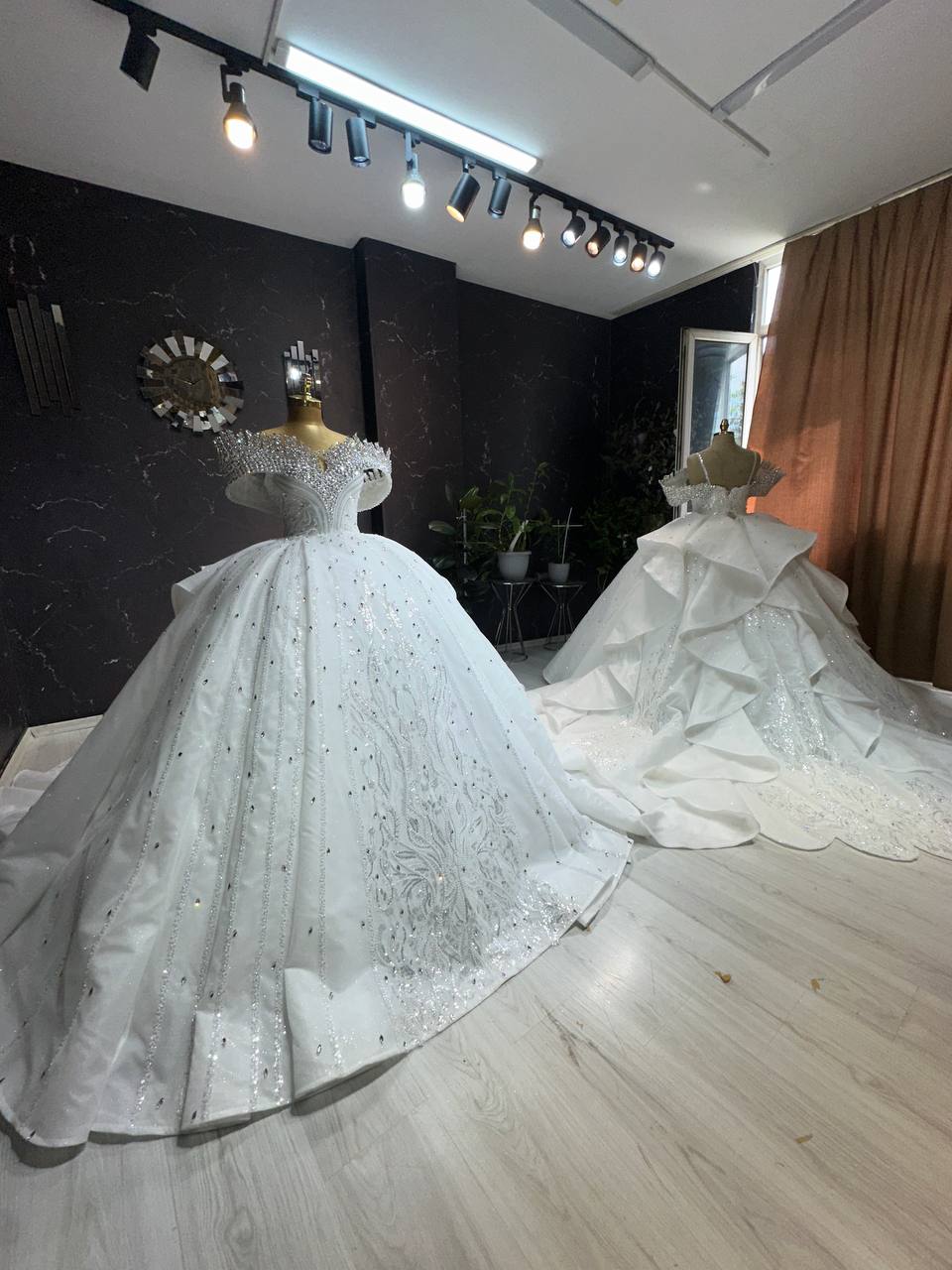 Robe de Mariée Princesse Luxury, Strass, Perles, Paillettes, Manches Longues