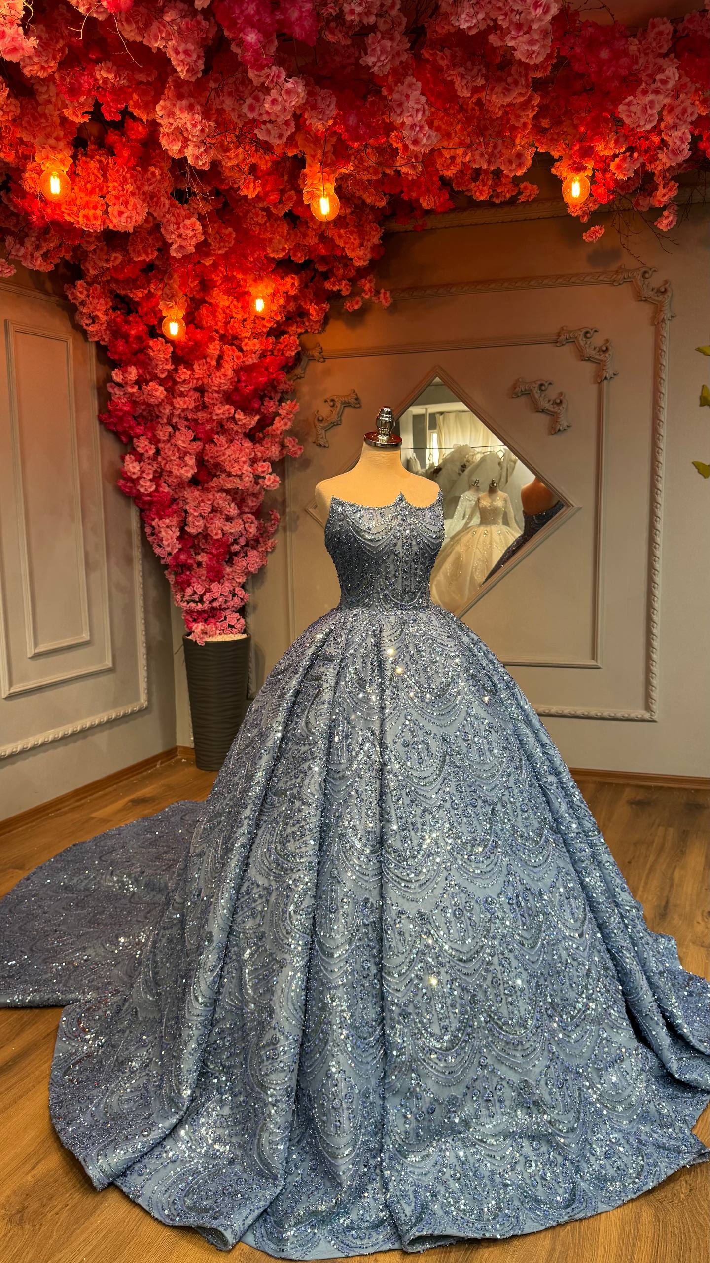 Robe de Mariée Princesse Bleu Luxury avec Cercle inclus