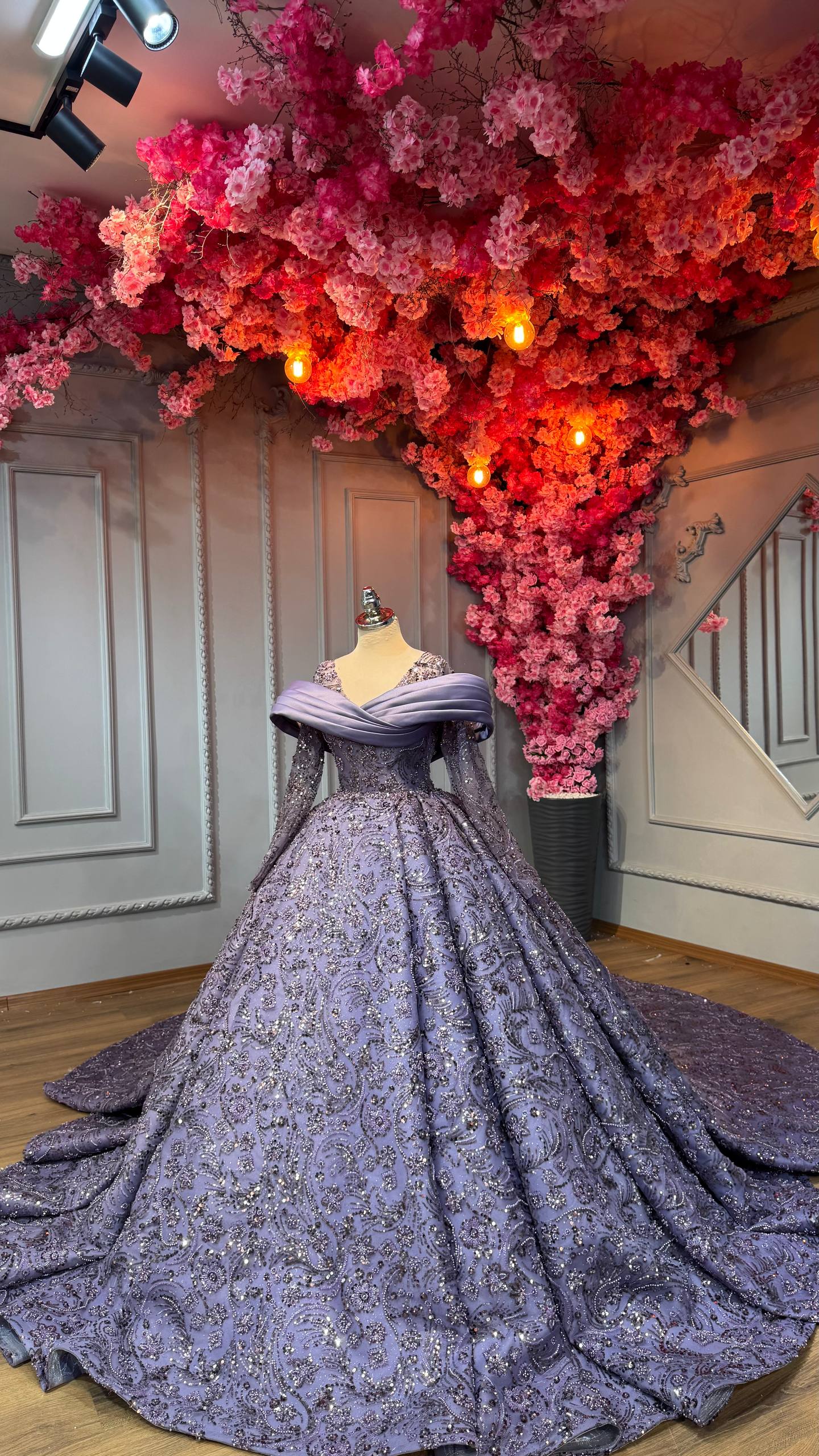 Robe de Mariée Princesse Violet Luxury avec Cercle inclus