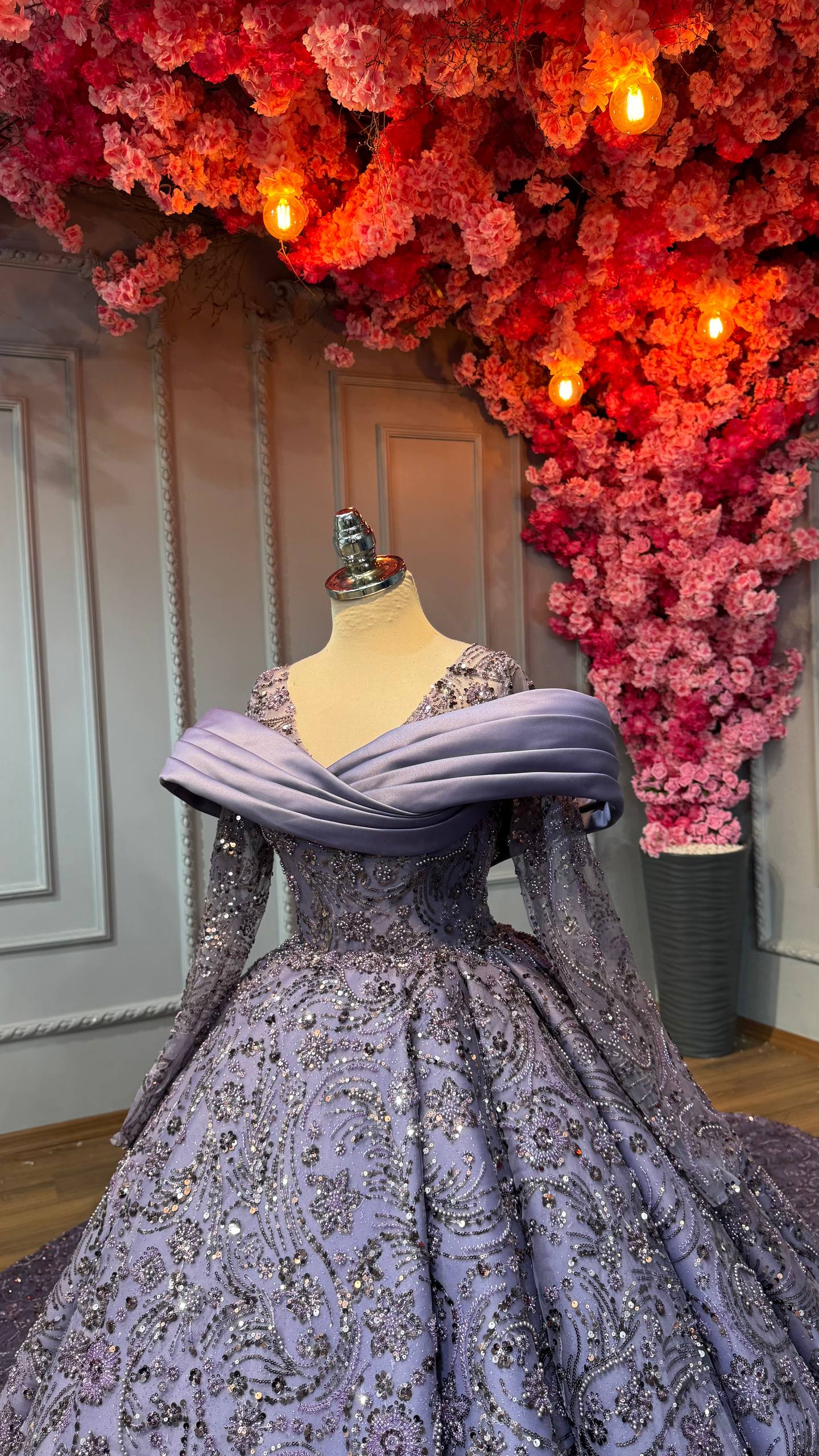 Robe de Mariée Princesse Violet Luxury avec Cercle inclus