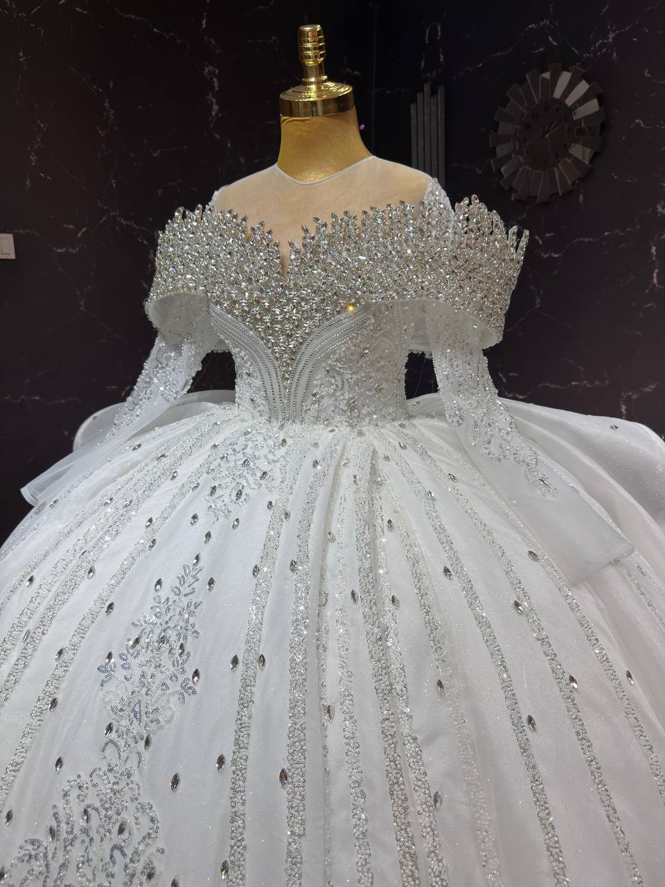 Robe de Mariée Princesse Luxury, Strass, Perles, Paillettes, Manches Longues