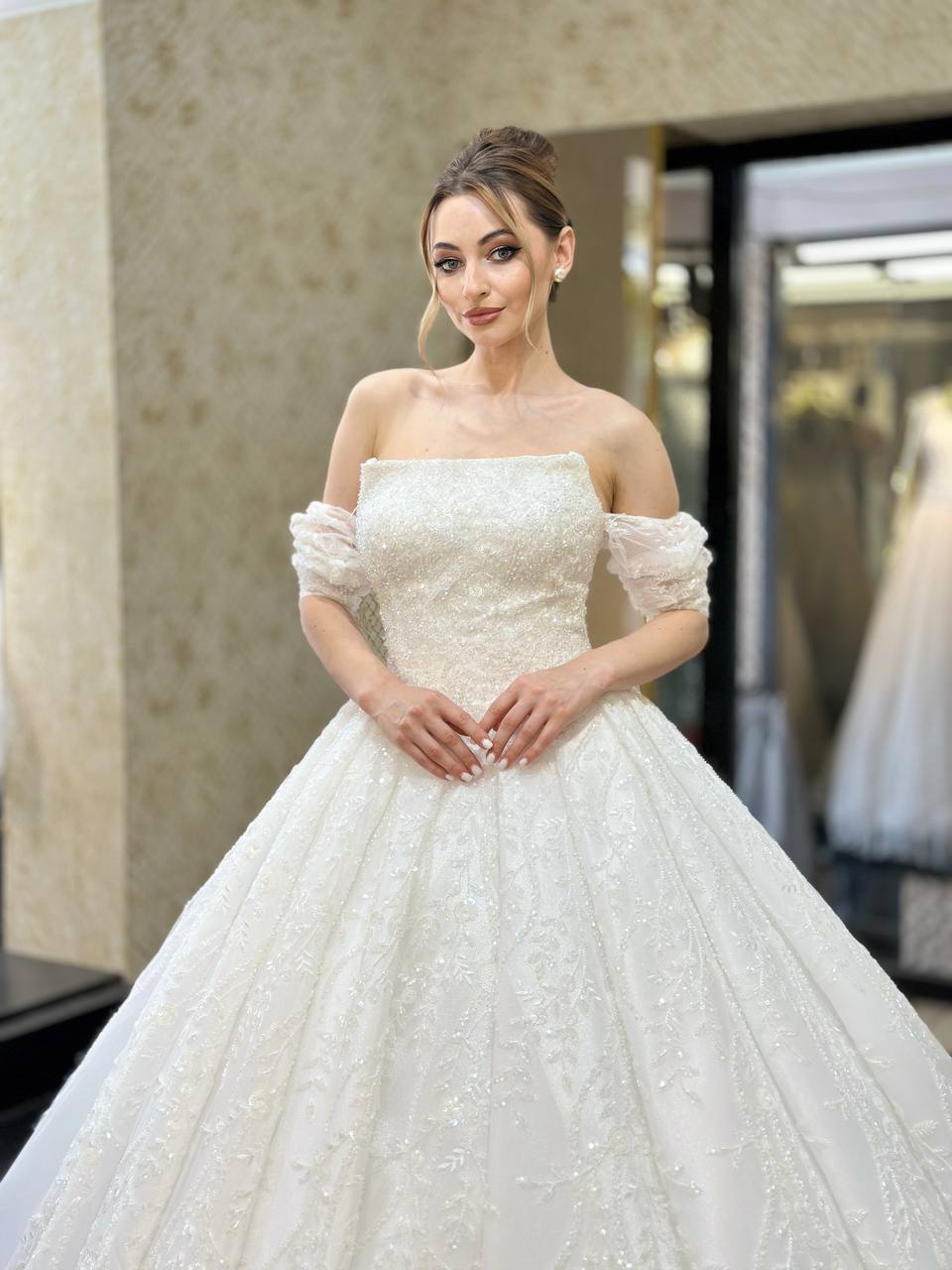 Robe de Mariée Princesse Luxury, Col Carré, Traîne...