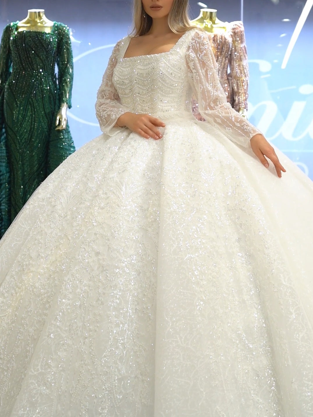 Robe de Mariée Princesse Luxury, Dentelle, Manches Longues, Col Carré