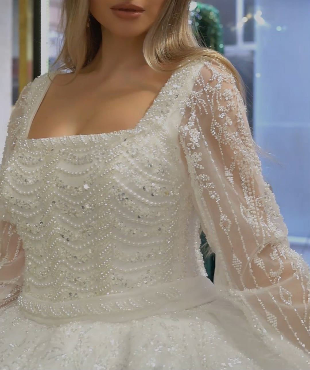 Robe de Mariée Princesse Luxury, Dentelle, Manches Longues, Col Carré